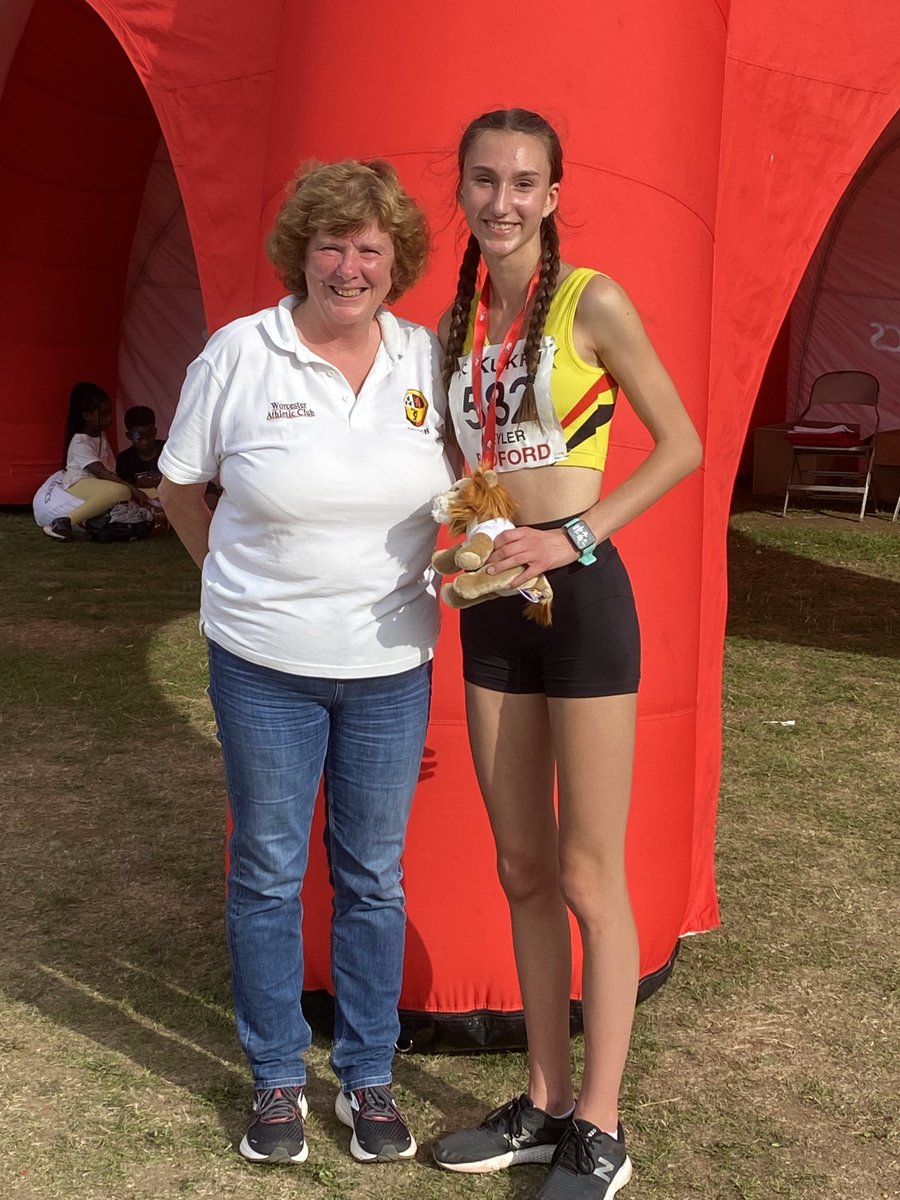 Second National champion of the day. Great Jumping Natalie Seyler to win U15 girls HJ with 1.65m. I am so proud of their performances. ⁦<a href="/Englandjumps1/">EnglandJumps</a>⁩ ⁦<a href="/EnglandAthletic/">England Athletics</a>⁩ ⁦<a href="/RunWorcesterAC/">RunWorcesterAC</a>⁩