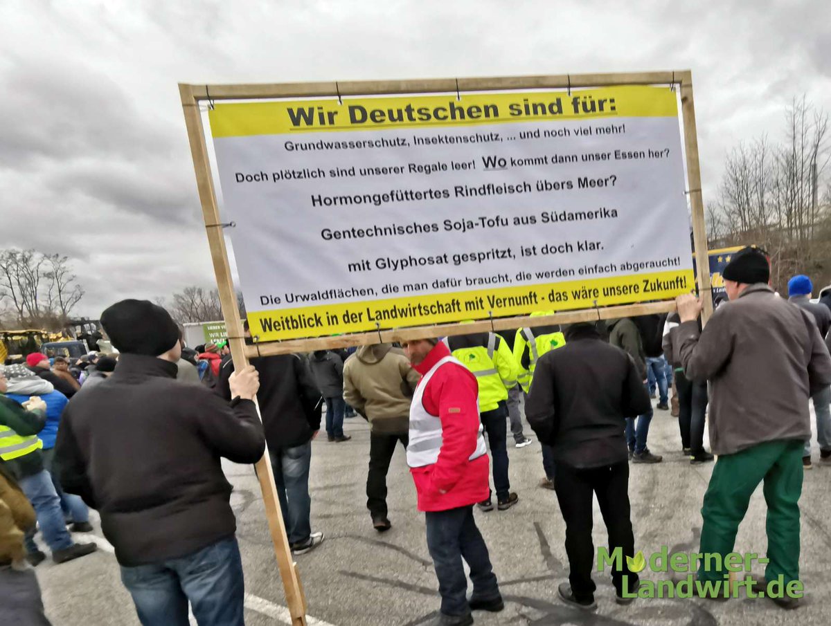 ModernLandwirt's tweet photo. „Der Landwirt - vom Volksernährer zum Buhmann der Nation“ - Dialogabend Landwirt / Verbraucher in Gunzenhausen

#ModernerLandwirt #Landwirtschaft #Agrar #agriculture
 #AGRARDIALOG #Dialog #DieterPopp #ErwinAuernhammer #Gunzenhausen #MichaelaKaniber

https://t.co/NEFQkp8cRz https://t.co/jlwPz8TsI2