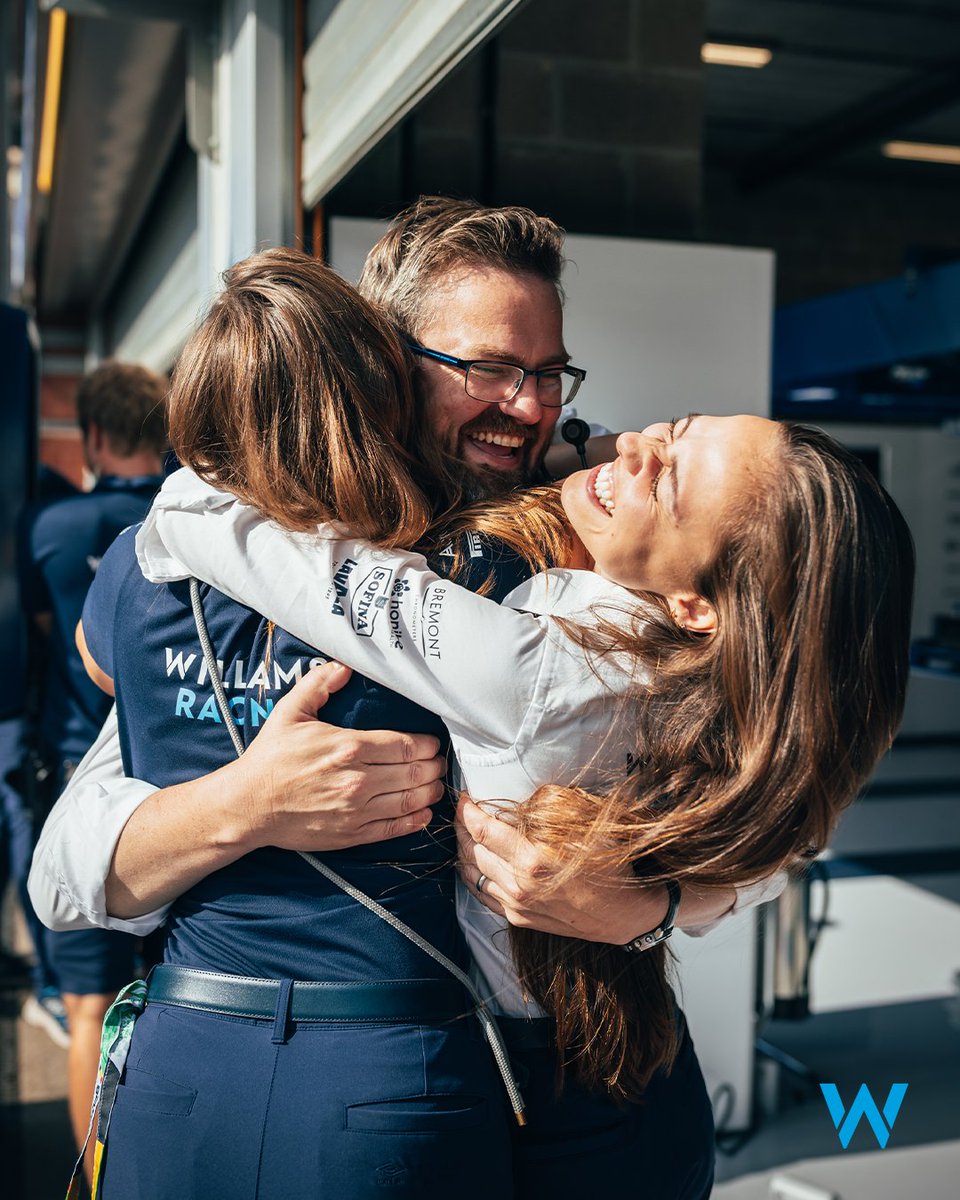 WilliamsF1's tweet photo. The team enjoyed that one! 🙌

#WeAreWilliams #BelgiumGP https://t.co/Y5VcauBmbX