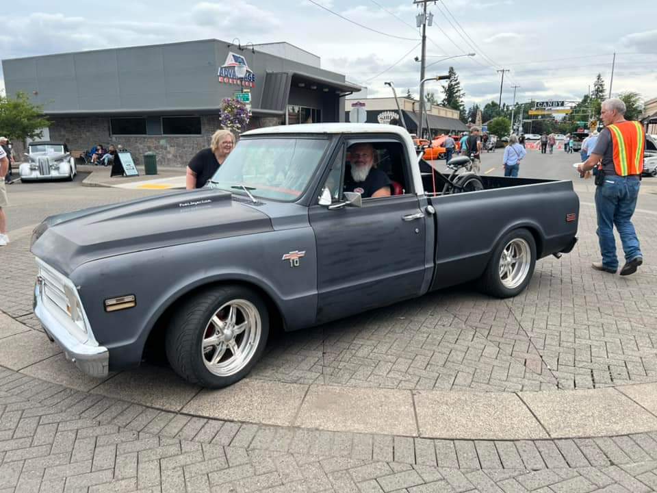 RobtheToonMan's tweet photo. #chopper #schwinnchopper #schwinnbicycle
#schwinn #lowriderbicycle
#lowrider #hardtail
#robsrodshop
#sasquatchartworks #sinister #lilsin #robthetoonman #67chevy #67chevypickup #67chevytruck #fleetside #shortbed #chevytruck #chevypickup #c10 #chevyc10
#hotrod #carshow #hotrod https://t.co/CFRPhs6K3V