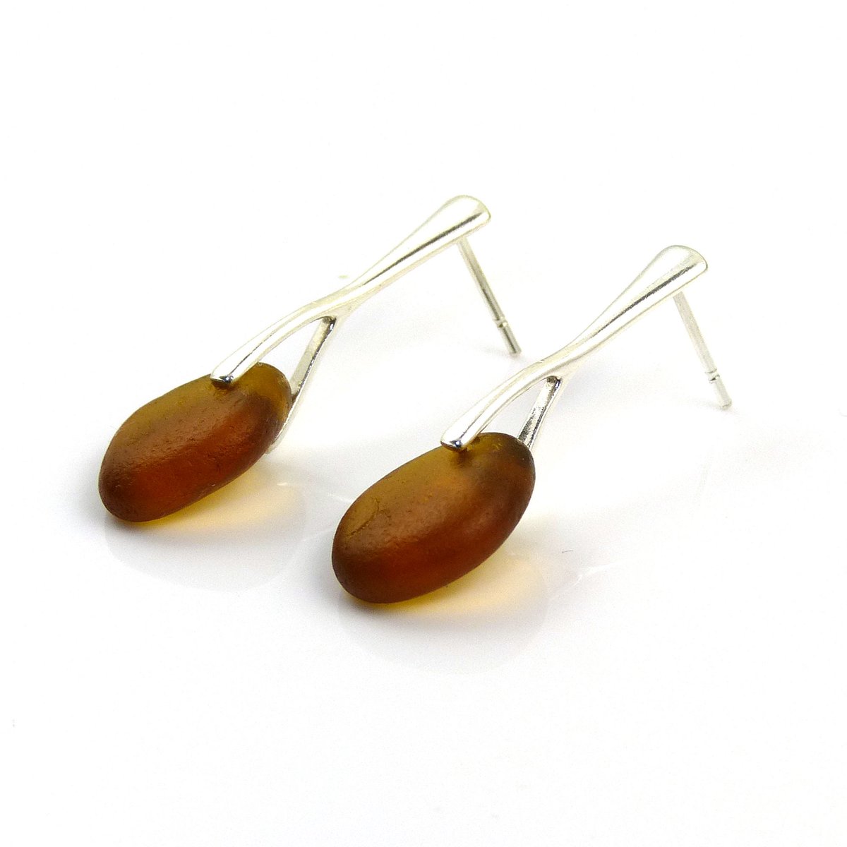 TheStrandline's tweet photo. Amber Sea Glass Sterling Silver Earrings, Stud Earrings, Genuine Sea Glass, Sea Glass Earrings, Beach Glass Earrings, Dangle Earrings e240 https://t.co/0OLMTmMLgL #UKGiftAM #thestrandline #supportsmallbusiness #HandmadeHour #UKGiftHour #Etsy #TanColor https://t.co/36iQGIlrja