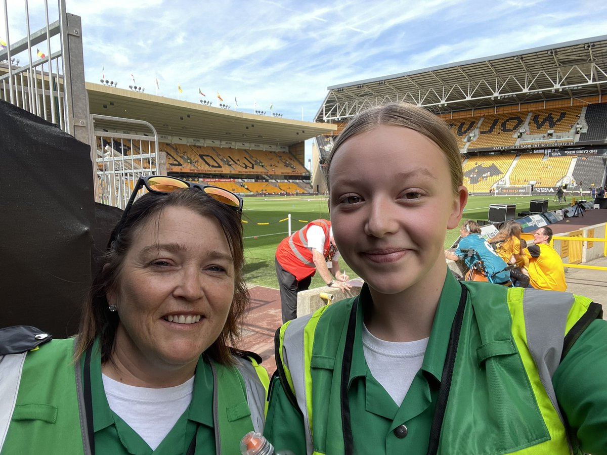 lilliehulmex's tweet image. so today i joined @Nicd1971Dean at @Wolves. been an unusually hot day, but overall a very good one #mysjaday @SJASSWYouth @SJASSW