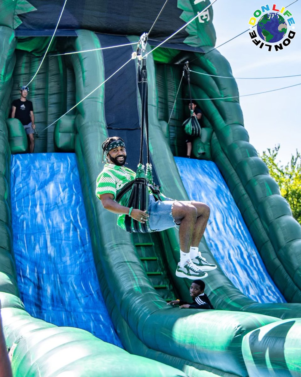 DetroitPistons's tweet photo. Scenes from #donweekend ๐๐คฉโค๏ธ
@BigSean | #PISTONS https://t.co/XDhaxloUQa