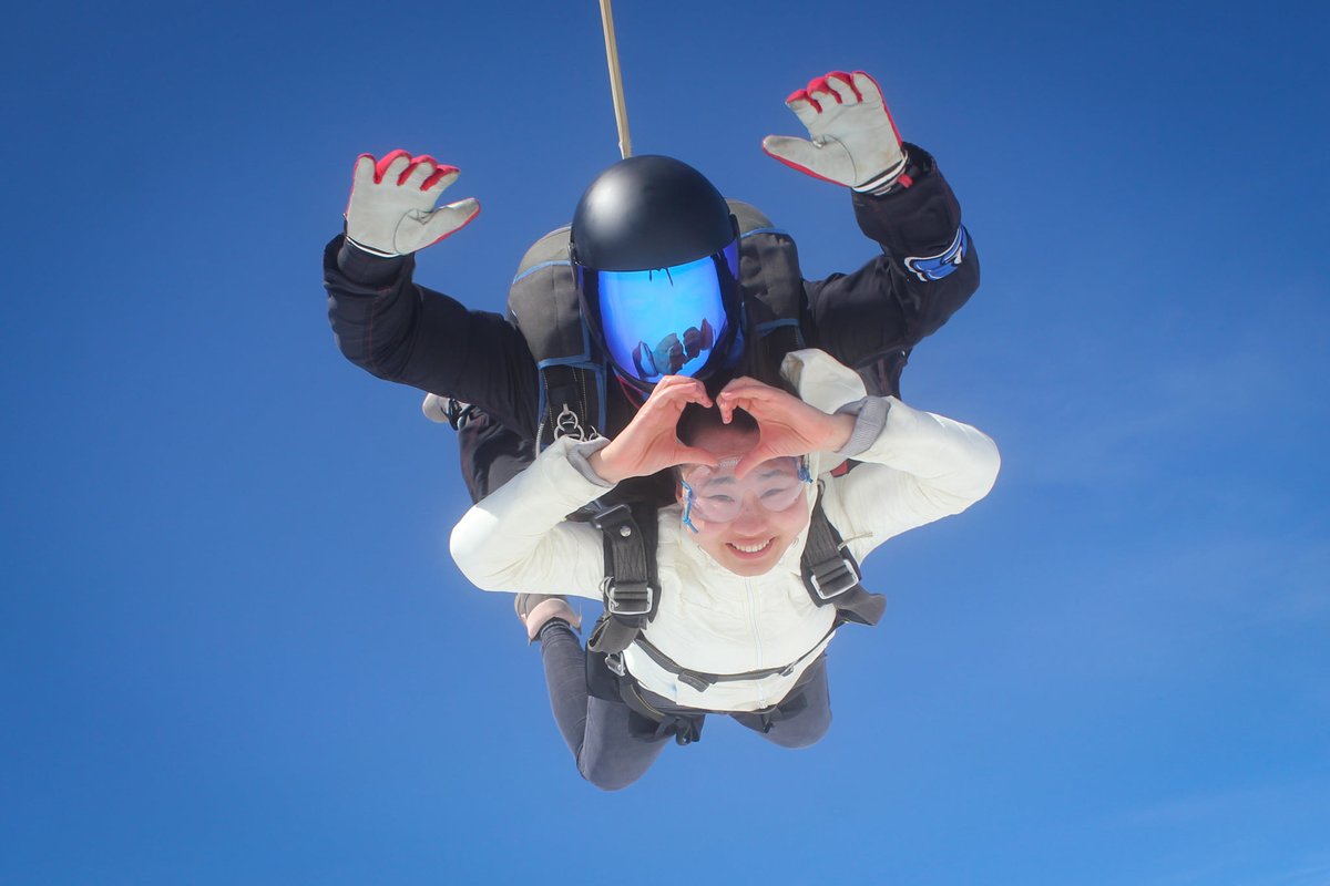 ukskydive's tweet photo. Your skydive perfectly captured by our freefall camerman Mark Stone ❤️
All the feels for his work!
Make sure you opt for the camera and stills package when you take your skydive!
#skydivinglondon #freefallcamera #markstone https://t.co/1U765Kbf3b