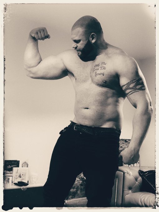 Let your unique awesomeness and positive energy inspire confidence in others..!! (Old pic)

#gaybearsofinstagram