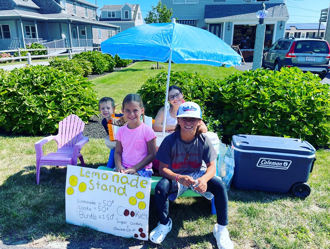 Hey <a href="/SandwichPD/">Sandwich Police</a> <a href="/SandwichFD/">Sandwich Fire</a> <a href="/TownofSandwich/">Town of Sandwich MA</a> come on down to 61 Freeman Ave for ice cold lemonade &amp; cookies!  🍋 🍪