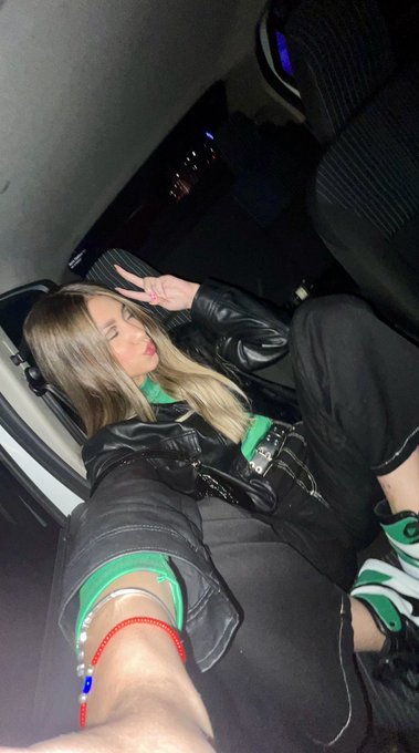 Me puse este outfit para nada 😭😭😭 https://t.co/pXKzoYRz7h