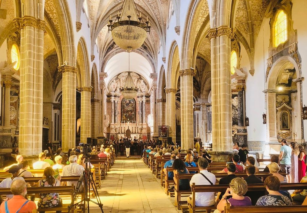 Adifolk_oficial's tweet photo. CONCERT DE CORALS

Per obrir els actes d’aquesta tarda de diumenge a Elvas arriba el concert de corals catalanes i portuguesa amb el Cor de Cambra de la Federació Catalana d’Entitats Corals, la Coral Públia Hortênsia de Castro i la Coral Nou Horitzó de Sabt Vicenç de Castellet. https://t.co/QRDsx2fZWw