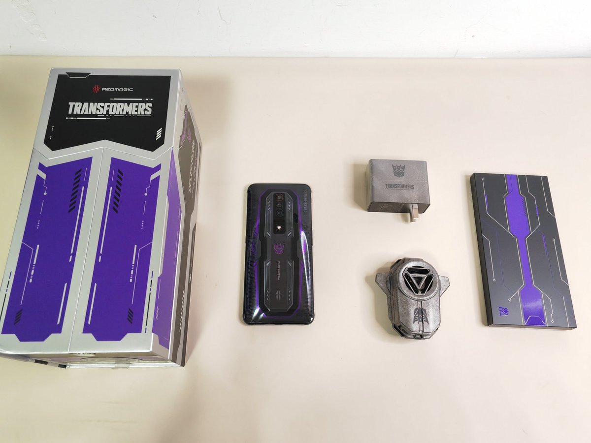 heling1682002's tweet photo. #Redmagic x #Hasbro #megatron Edition #redmagic7pro https://t.co/uqJAb6Q1Qu