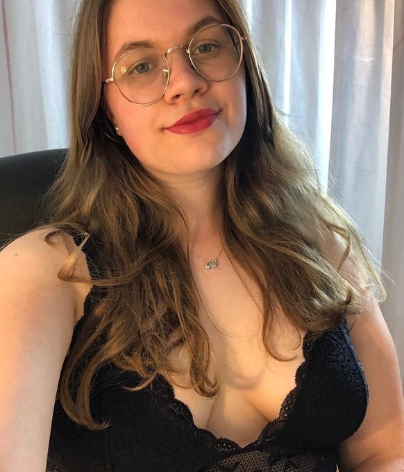 Eine wundervolle Nacht und einen wundervollen Start in die neue Woche !! https://t.co/VDNTqRhu7H<a href="/tag/curvymodel"class="tags"><span>#curvymodel</span></a>