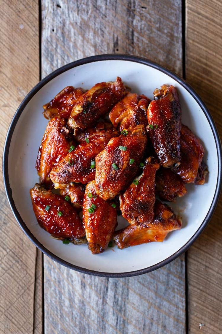 meatdepotrd's tweet photo. Si estás pensando en unas sabrosas alitas BBQ, tu parada es aquí! Nuestras alitas son parte de las ofertas de este fin de semana. Visítanos hasta las 5pm en Charles Sumner 7. Te esperamos! #MeatDepotRD https://t.co/LcogNeCrNJ