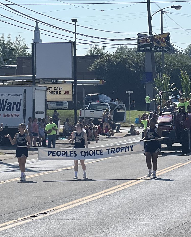 JoellaNall's tweet photo. EHS cheerleaders carrying banners in the Heartland parade on Saturday.  #community #Pantherpride https://t.co/7QTY8xZFrZ