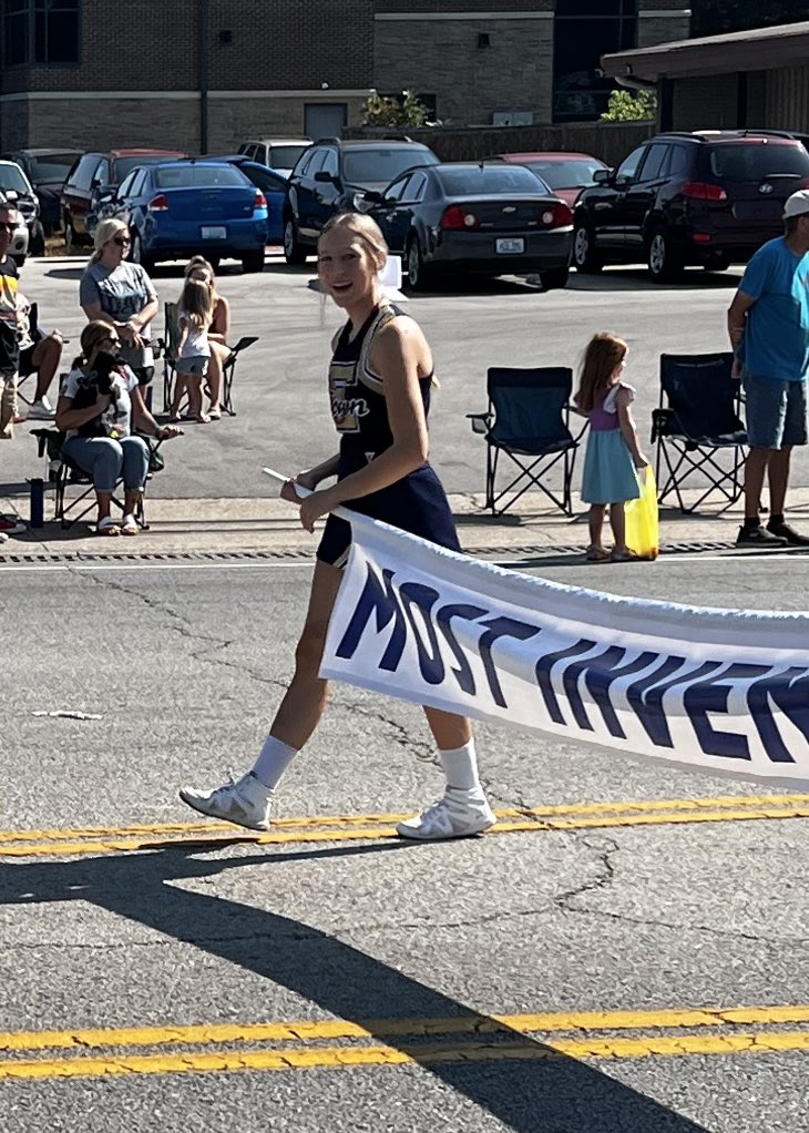 JoellaNall's tweet photo. EHS cheerleaders carrying banners in the Heartland parade on Saturday.  #community #Pantherpride https://t.co/7QTY8xZFrZ