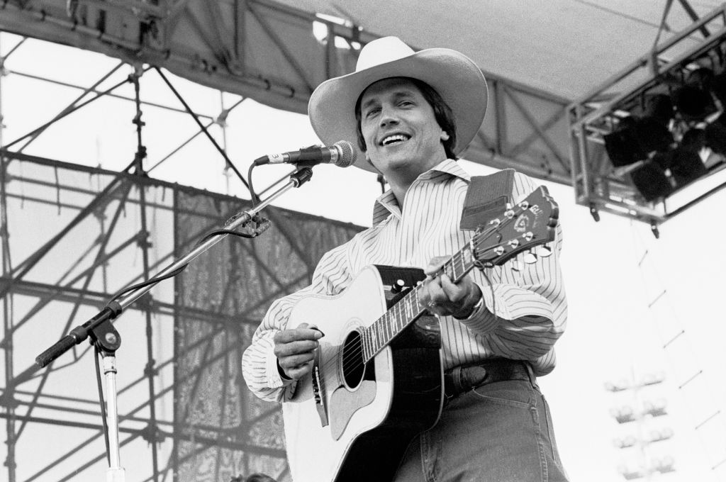 CISNCountry's tweet photo. This Date In Country Music: 1982
Fool Hearted Memory became @GeorgeStrait's first #1 song. It hit the top spot on the Hot Country Songs @billboardcharts.
#FoolHeartedMemory was on #GeorgeStrait's second LP Strait From The Heart.
Paul Natkin/Getty Images https://t.co/rmDkMMD5NR