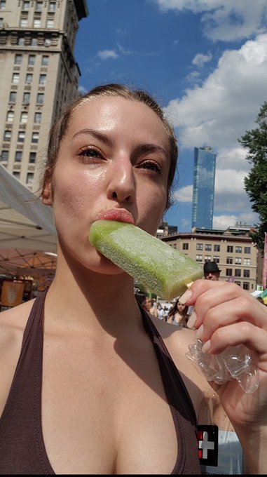 farmer's markets and gay pours https://t.co/ANwTCWP0bA<a href="/tag/mvsales"class="tags"><span>#mvsales</span></a>