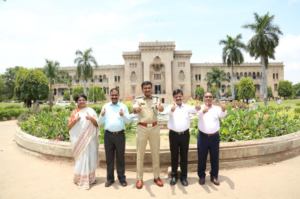 hydcitypolice's tweet photo. Sri CV Anand IPS CP Hyderabad visited examination center's in Osmania University where #TSLPRB exams were held. the #PreliminaryWrittenTest has been conducted smoothly, by abiding by all the norms and regulation. City police has made elaborate arrangements at the exam centers. https://t.co/1E34mlsKr5
