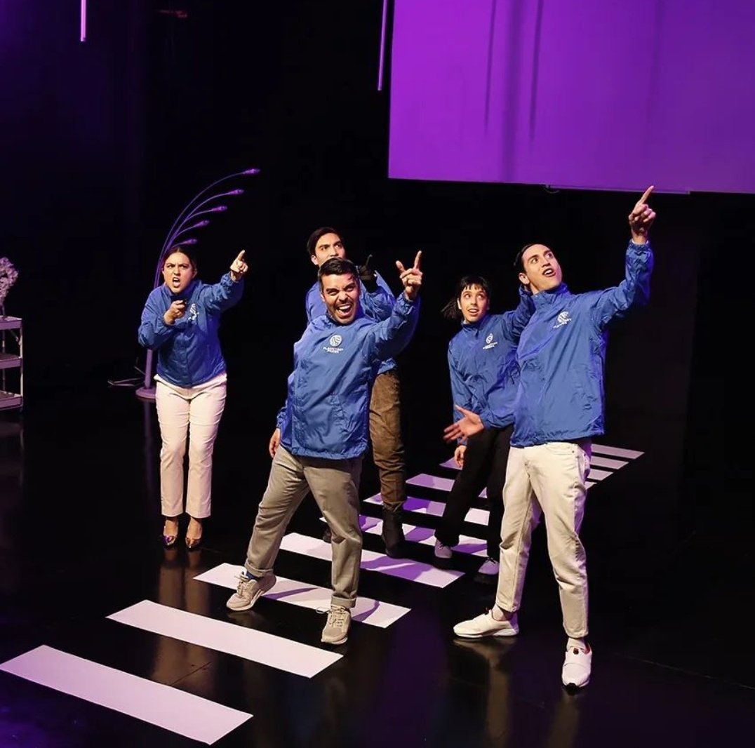 wearedramaclub's tweet photo. ¡Terminamos nuestra primera semana de funciones! ✨
Desde el jueves volvemos con las 3 últimas de #NewsroomOfTheFuture 🌐 en la Sala de Teatro de la Universidad Mayor 🎭 a las 20:00 hrs.
🎟️ Entradas disponibles en Tickerplus https://t.co/8c4c7S5XIf https://t.co/Jdtnfbiord