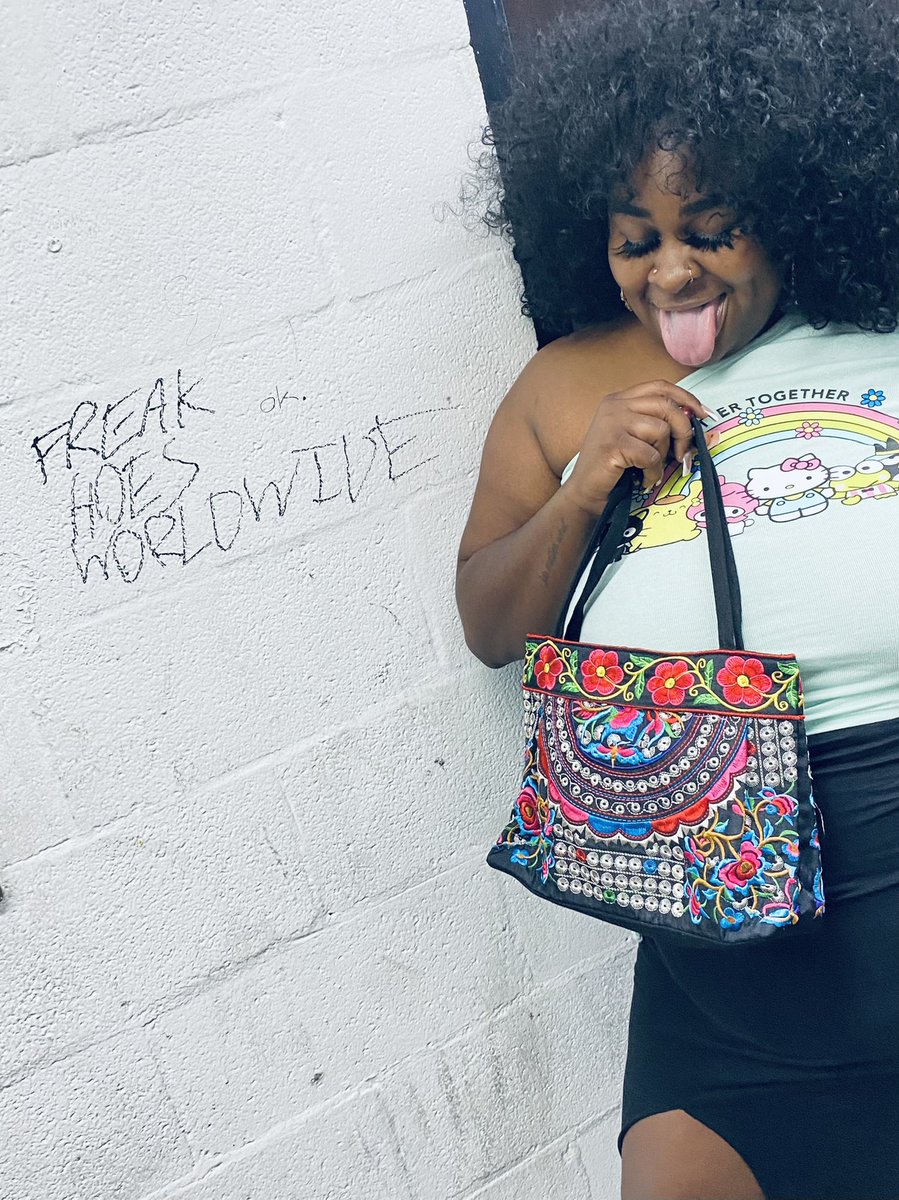 pearlsndDIMPLES's tweet photo. “ freak hoes worldwide” https://t.co/QalsxW3xhv