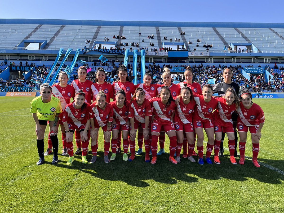 En un impresionante y emocionante marco en Barrio Alberdi, Las Bichas cayeron ante Belgrano, las punteras invictas del Torneo, por 6-0.

A dar vuelta la página y pensar en lo que viene! 🔜 Vélez.

¡Vamos Bichas! ¡Vamos #AAAJ!💪🏻🐞