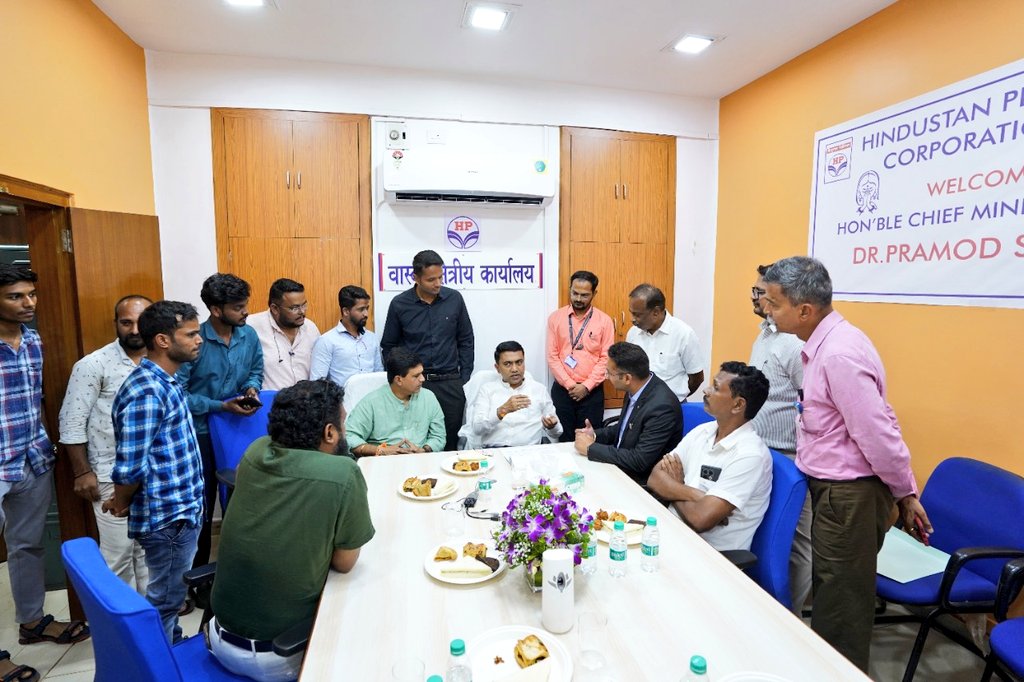 jindalhpc's tweet photo. Got an opportunity to host and interact with Dr. Pramod Sawant @DrPramodPSawant Honourable Chief Minister of Goa at our Goa office. Truly amazed by the intellectual and humbleness of Dr. Sawant!  #Goa #Leadership 
@HPCL @hpcl_retail @Rg03Goel @HpclVascoRO @srinihp1970 https://t.co/kUVuq2raQt