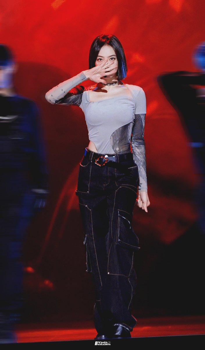 VicBow22's tweet photo. 2022-08-21 PEL 2022 Summer Halftime Show

VICTORIA - Roof On Fire

© 包砸是也
#VictoriaSong #SongQian #宋茜 https://t.co/oeXWlZA5x8
