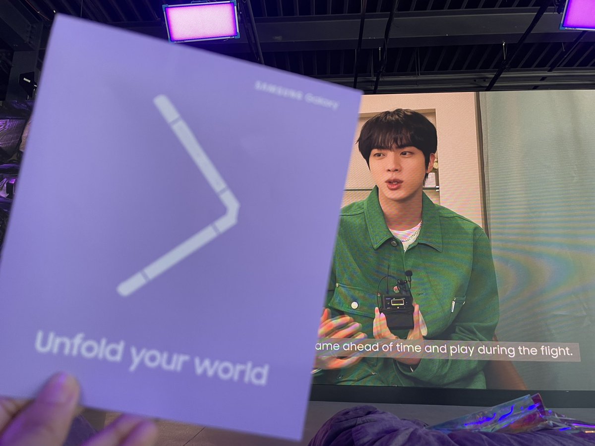 zero_moonchild's tweet photo. #unfoldyourworld #SamsungUnpackedexperience 
💜😙 https://t.co/FMm1PYcWZB