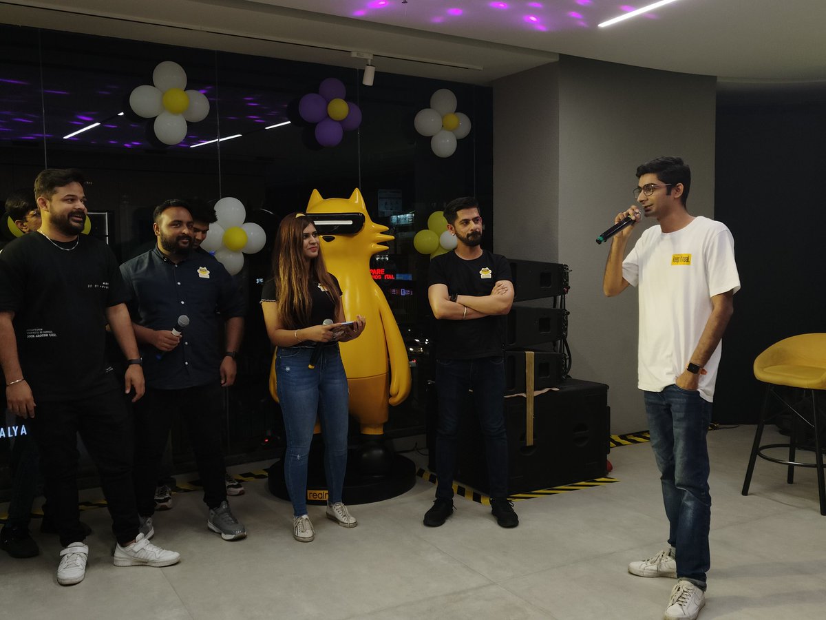 The stage is set😍
#KeepItReal
#828realmeFanFestival