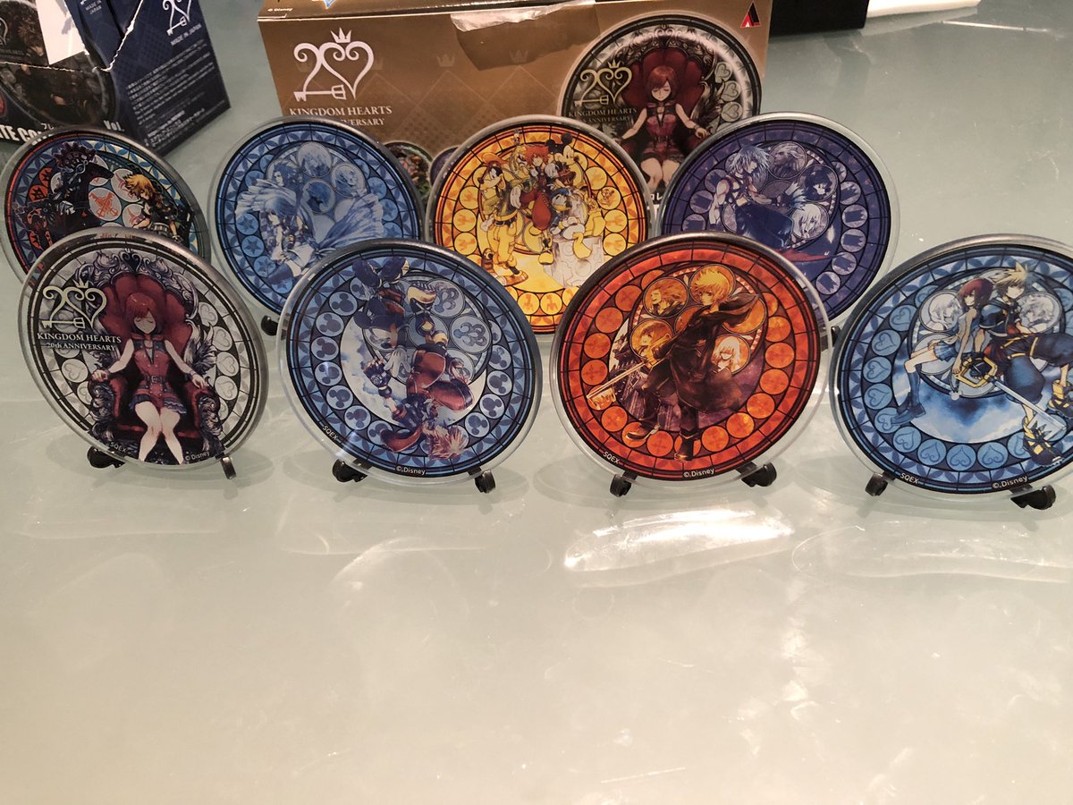 jorcelo's tweet photo. Al fin me han llegado los platos del #KH20th y que preciosidad es cada uno de ellos. @KH_Spain @PLAION_ES https://t.co/Ghog9UatCK