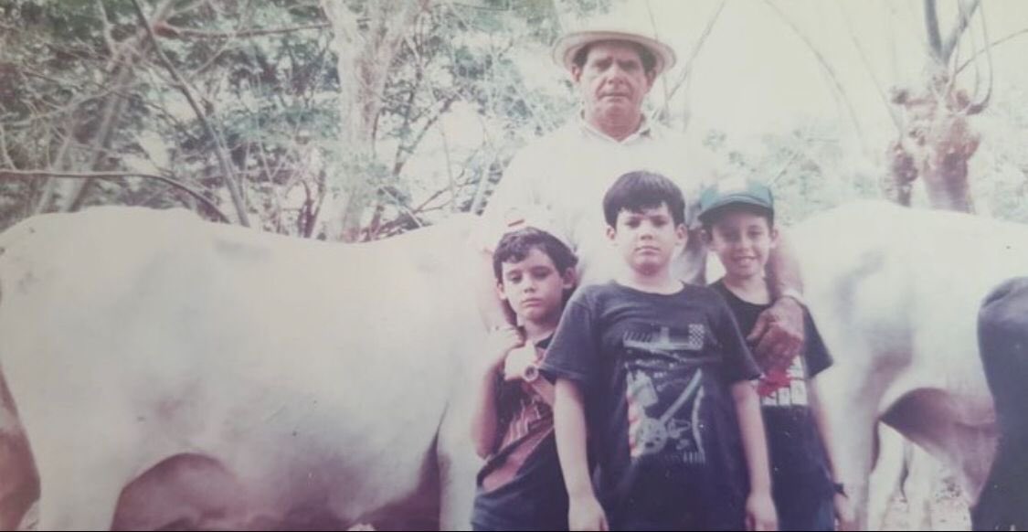 gabycarrizoj's tweet photo. Felicidades a todos los ganaderos y ganaderas, agradezco su esfuerzo para contribuir al crecimiento de nuestro país. Hoy es un día que atesoro con mucha alegría por todo lo que aprendí de mi abuelo Guille en el campo, un hombre trabajador y dedicado a su familia. 🇵🇦👏🏻 https://t.co/R0tYrv8e64