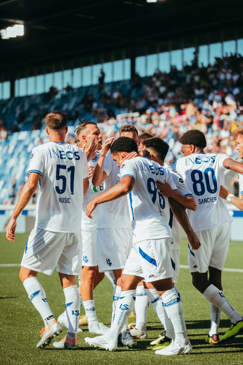 _cornermagazine's tweet photo. [#ChallengeLeague🇨🇭]
Peu inquiété, les joueurs de Ludovic Magnin remportent facilement leur match face au FC Vaduz 3 à 1! Les bleus et blancs retrouvent donc la première place du classement alors que les liechtensteinois restent eux à la 9ème.
#LSVAD

(@lausanne_sport) https://t.co/5lRg17OgsV
