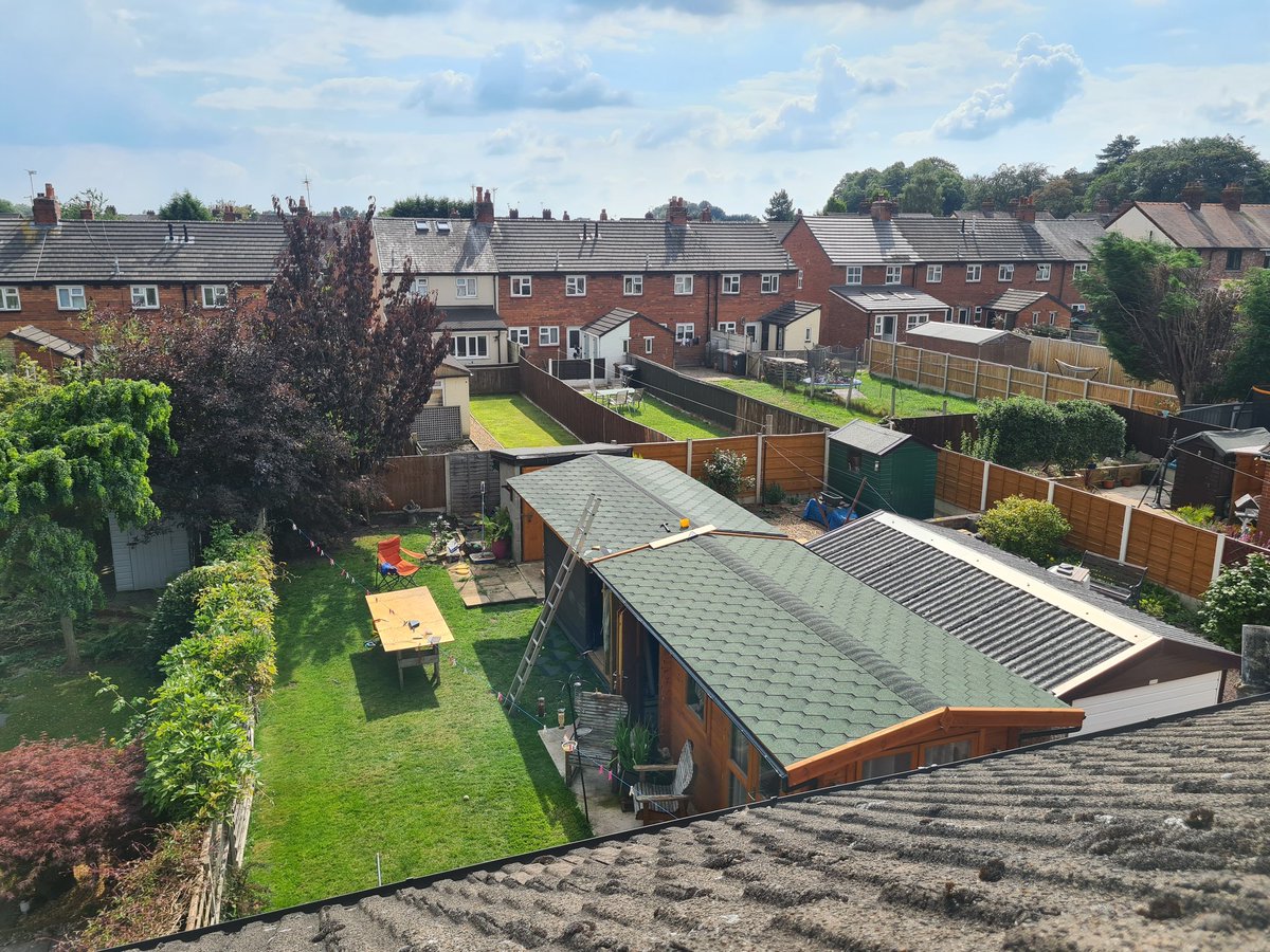 alb_1970's tweet photo. Got the roof shingles installed yesterday, next job cover the rear wall with metal cladding and make a door  @howarthtimber @Aboutroofing @Screwfix #DIY #gardenroom #shed #Gardenshed #buildingmyown https://t.co/VZ6sAGqkrH