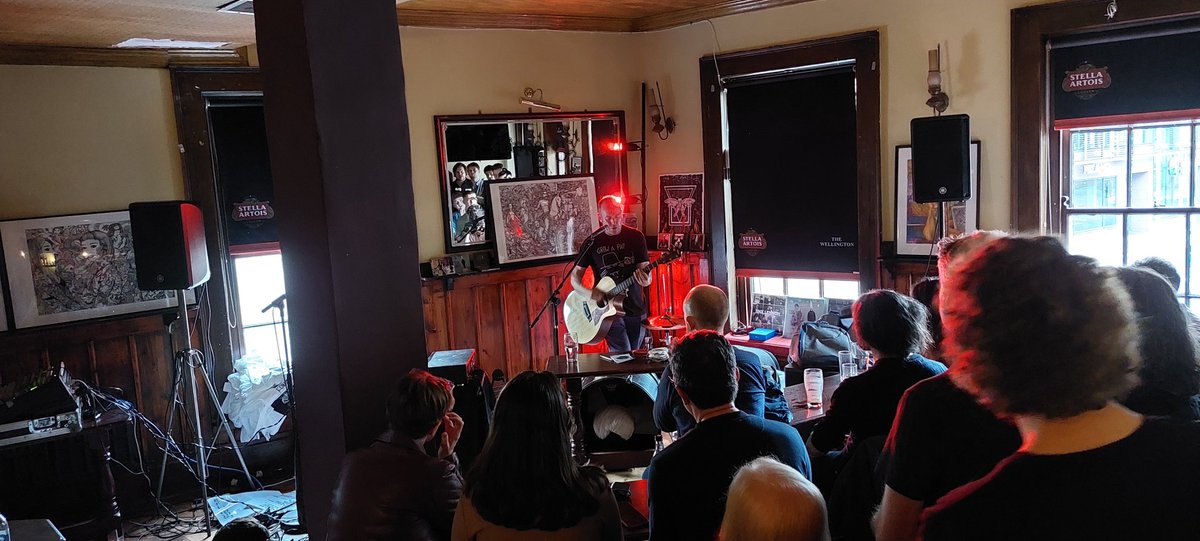 The only and only <a href="/JinxLennon/">Jinx Lennon</a> playing am afternoon show in Dublin in The Wellington, never fails to put on a great concert... there's no show like a jinx show.

The mirror shows the standing he has In Irish Music Landscape