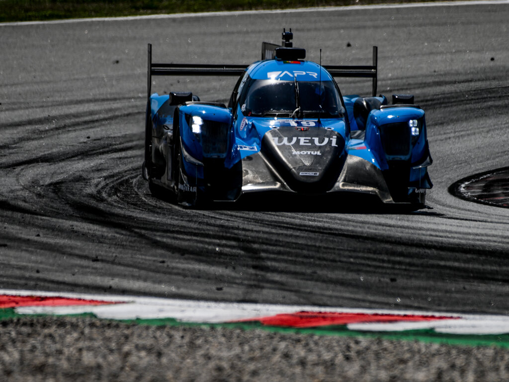 pitspress's tweet photo. De 22-jarige Nederlander Bent Viscaal leverde tijdens de 4 uren #Barcelona #Catalunya #Circuitcat_eng #endurance #enduranceracing #GTendurance #LeMans #LEMANS24 #LMP2 #LMP3 #Motorsport #MotulPetitLeMans #racing #ThisIsEndurance #WEC
https://t.co/VkyEmFKv4L https://t.co/JG46TPjl25