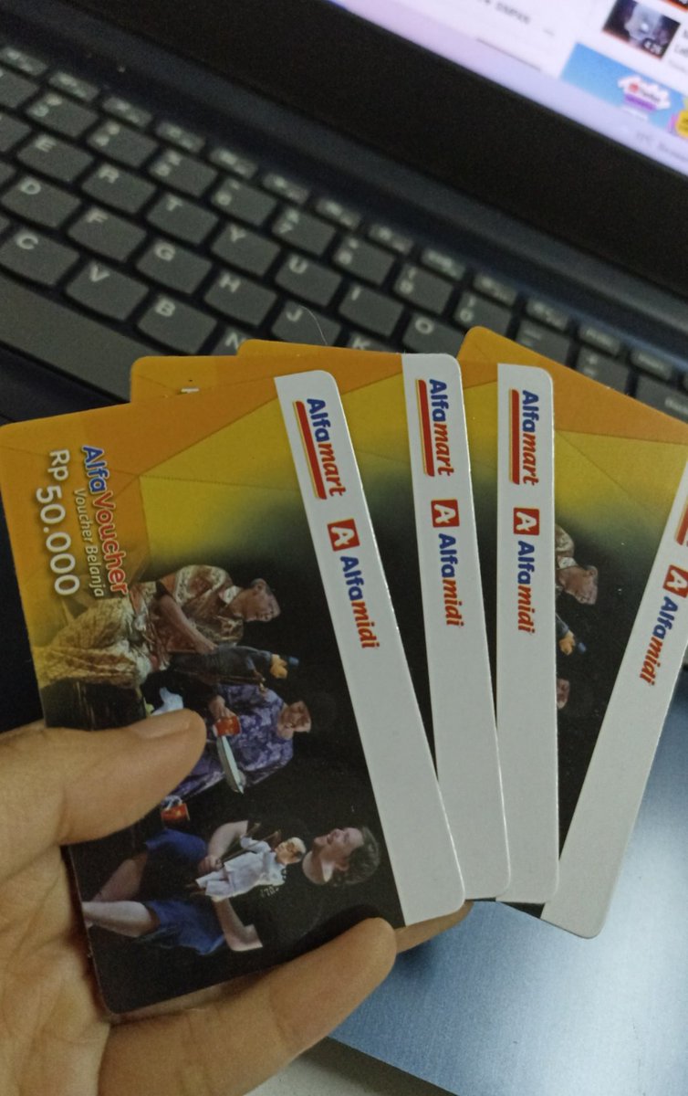 Ayyzero's tweet photo. @sahabatalfamart @alfamart 
Mau tanya dong apakah voucher  seperti ini bisa kalau dibuat bayar belanjaan di shopee melalui alfamart/alfamidi. https://t.co/TWmGE0Lp0N