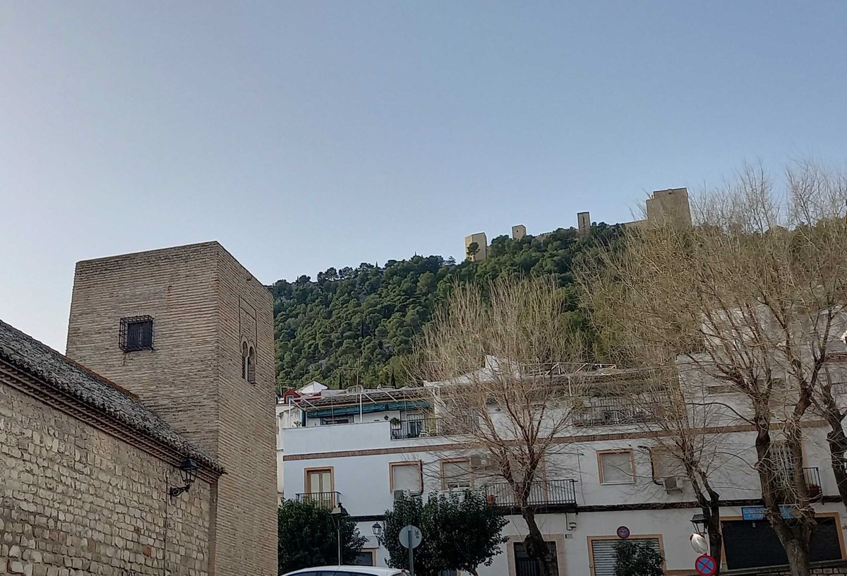 Vistas que enamoran 😍 Esta maravilla está en el barrio de la Magdalena, donde tenemos el alminar de la antigua mezquita alhama de Yayyan ☪️con nuestro precioso castillo 🏰 ¡Conócelo con nosotros!

#claritasturismo #claritasjaen #jaen
