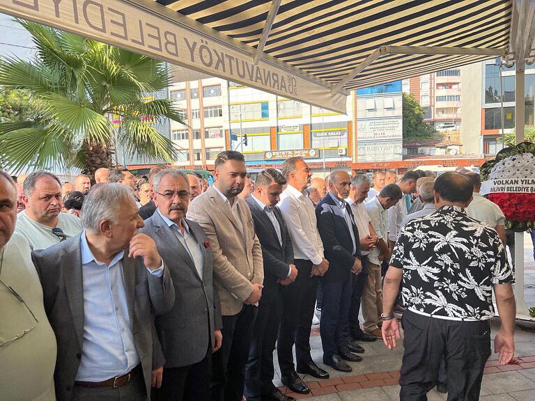 Milliyetçi Hareket Partisi İBB ve Arnavutköy Belediyesi Meclis Üyemiz Ahmet Uzun’un muhterem annesi ve Ülkü Ocakları Genel Sekreterimiz Suat Uzun’un babaannesi Hediye Uzun’u son yolculuğuna uğurladık. Merhumeye Allah’tan rahmet, kederli ailesine sabırlar diliyorum.