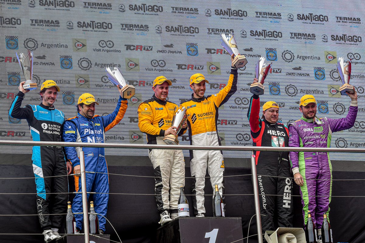 tcrsouthamerica's tweet photo. 🏁Resultados #CopaTrophy #TCRSouthAmerica #TermasdeRíoHondo  
🥇🇧🇷 Fabio Casagrande / Esteban Guerrieri 🇦🇷
🥈🇺🇾 Enrique Maglione / Rodrigo Aramendia 🇺🇾
🥉🇧🇷 Adalberto Baptista / Sergio Ramalho 🇧🇷 https://t.co/5KPAd2jj3g