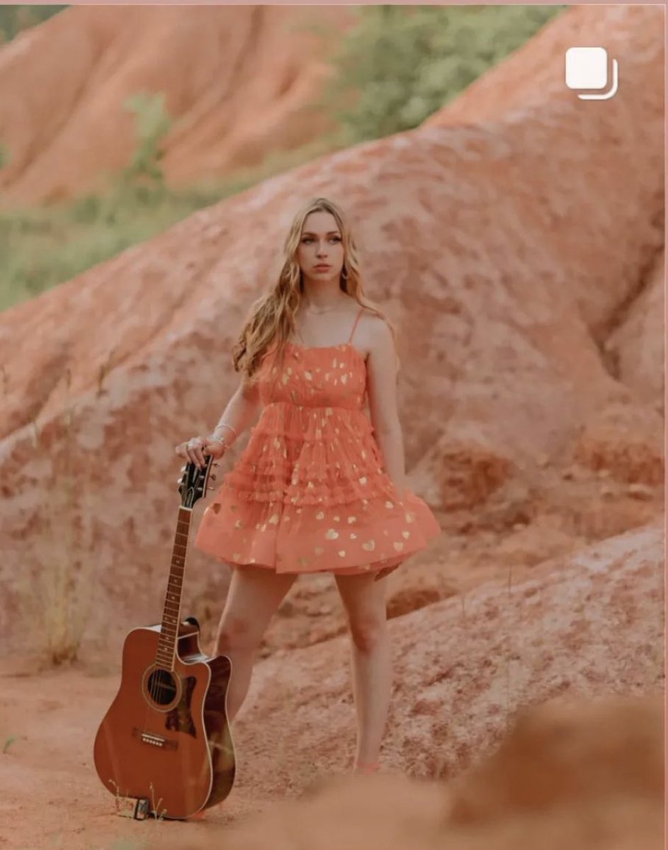 StefanCOLOMB's tweet image. Derniers jours pour participer au projet Orange Tree @Mathilde_Lemr @Solene_Dg @krsjuliette @alice_lemree @fxlemaire 👉 fr.ulule.com/orange-tree-si… #studio36vichy #vichy #allier #auvergne