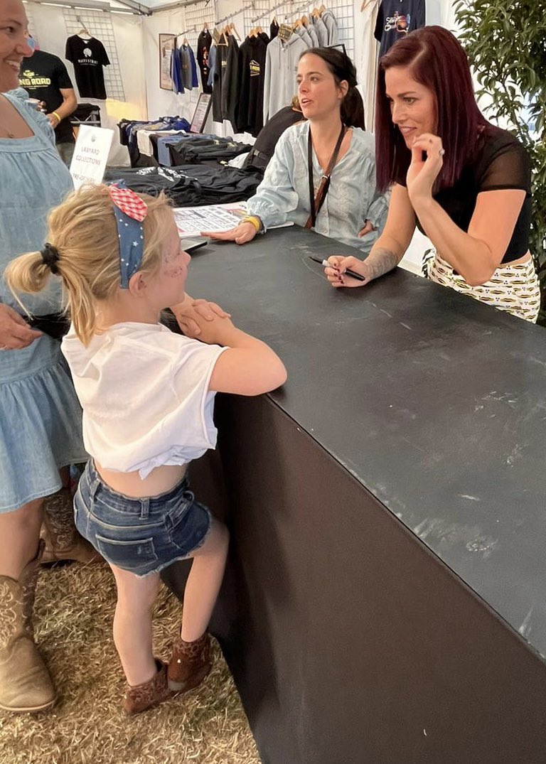 RachHops8's tweet photo. @CassadeePope @SamPalladio Happy Birthday! Love Georgia (you made her year when she met you yesterday!) ❤️ https://t.co/tnY4rnkNxJ