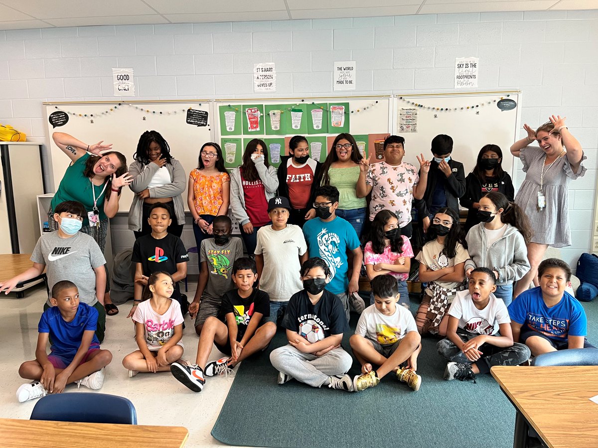 HyblaValley6th's tweet photo. Our 6th graders had a great time getting to know each other this week!! @HyblaValleyES @FCPSR3 #HyblaValleyHuskies #FirstWeekFairfax https://t.co/oYMcv79qsM