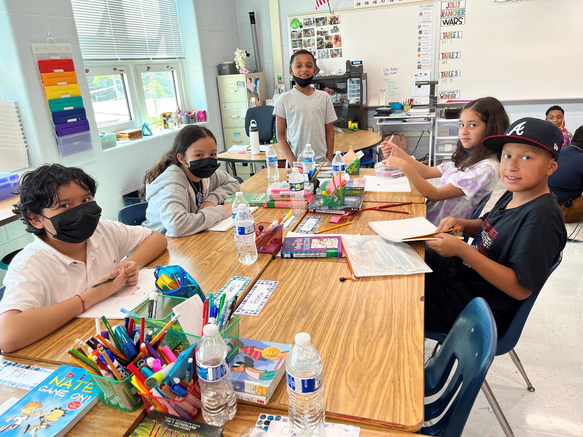 HyblaValley6th's tweet photo. Our 6th graders had a great time getting to know each other this week!! @HyblaValleyES @FCPSR3 #HyblaValleyHuskies #FirstWeekFairfax https://t.co/oYMcv79qsM