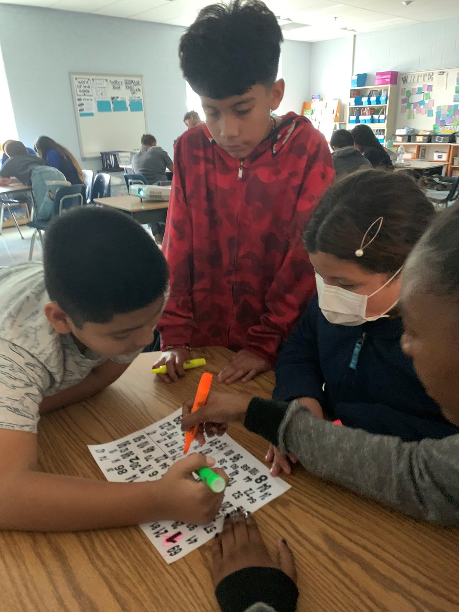 HyblaValley6th's tweet photo. Our 6th graders had a great time getting to know each other this week!! @HyblaValleyES @FCPSR3 #HyblaValleyHuskies #FirstWeekFairfax https://t.co/oYMcv79qsM