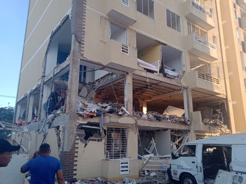 Al menos ocho heridos tras explosión de GRAN MAGNITUD en el edificio residencial Las Palmeras, sector Yara Yara de Puerto Ordaz, estado #Bolívar
