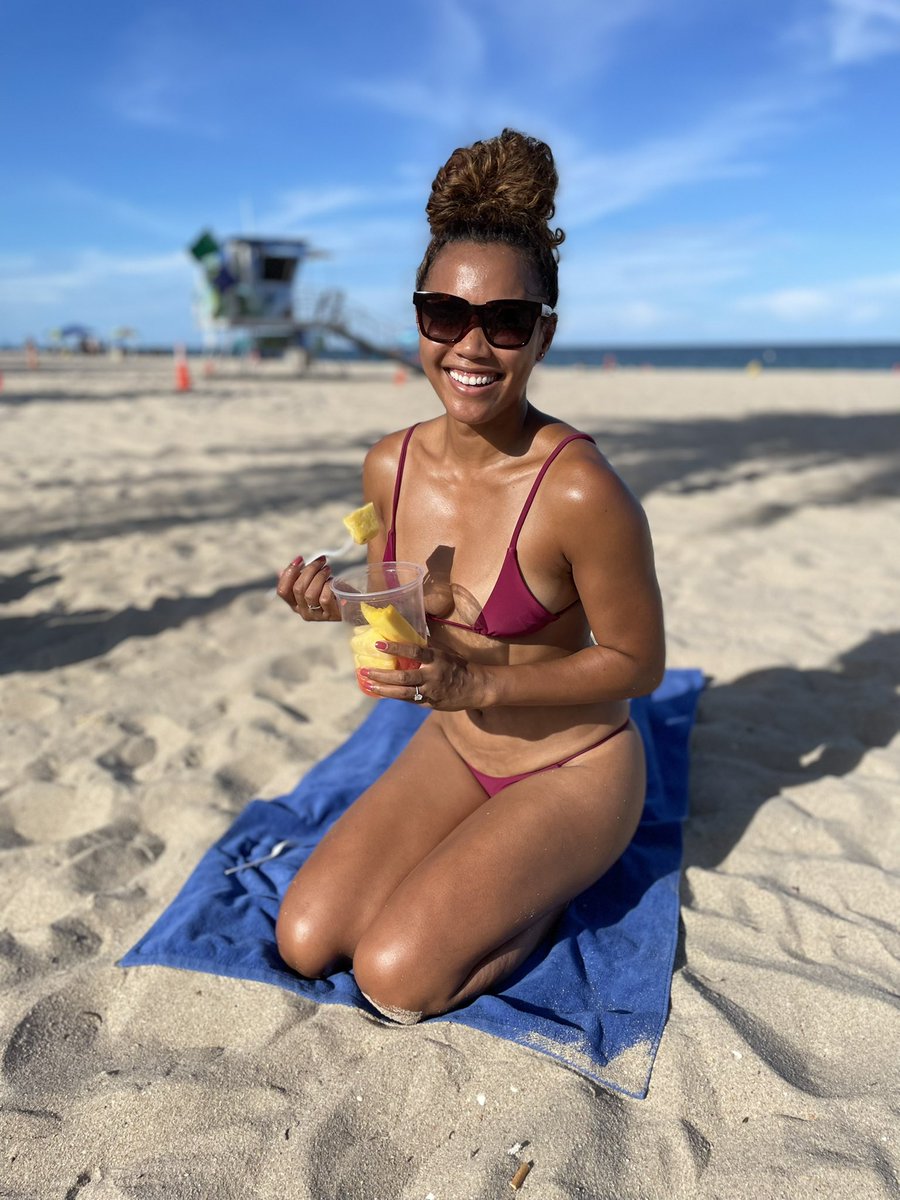 Beach & Fruit Bowl…Life is Good 🥰 #fortlauderdalebeach #movewithmaricris #stronginlife