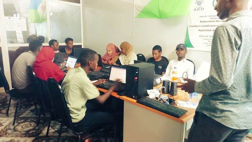 YoungAssajog's tweet photo. Jour 1, c'est fait ✅
Quel plaisir de former ces jeunes passionnés aussi que soi 😁
Retrouvez nous sur Facebook : Jeune Assajog Créatif ‼
#NocomputerNolife
#FormationInformatique https://t.co/xKpOsTpbN6