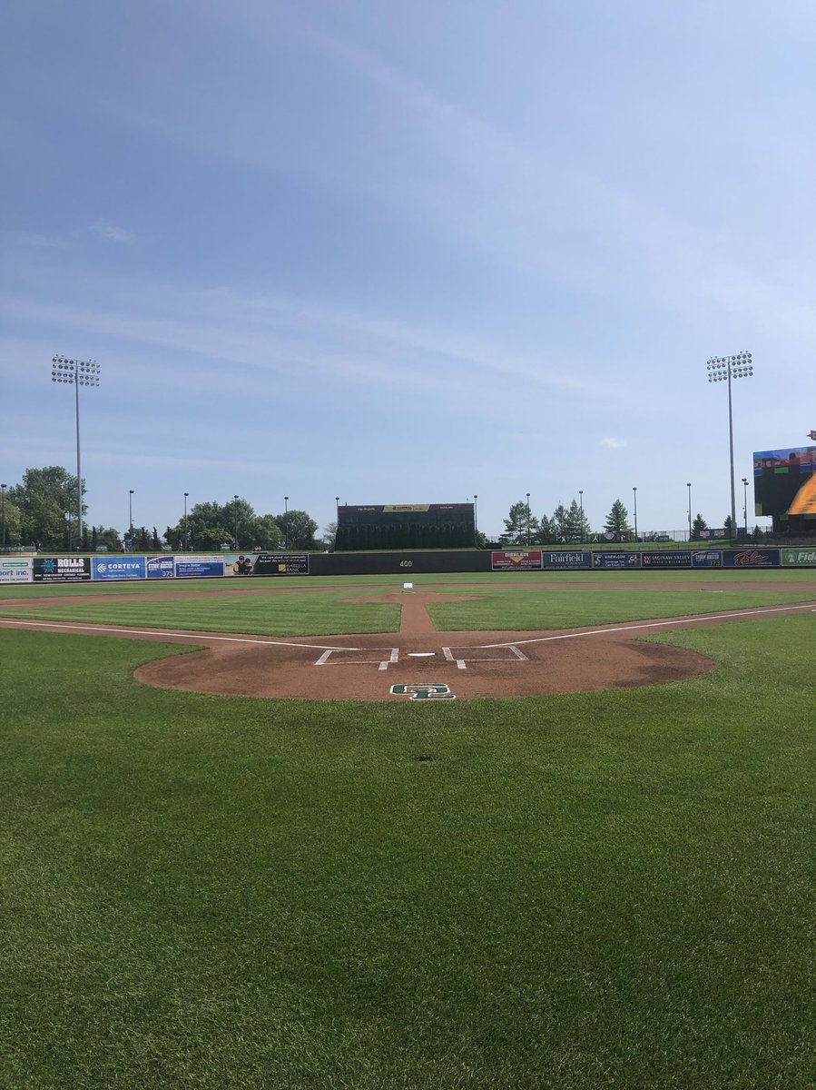 It’s a glorious 80° afternoon as the <a href="/TinCaps/">Fort Wayne TinCaps</a> take on the <a href="/Dodgers/">Los Angeles Dodgers</a>-affiliated <a href="/greatlakesloons/">Great Lakes Loons</a> in Michigan at 1:05 p.m. ☀️

With <a href="/MaKling54/">Matthew Klingenberger</a> producing, join <a href="/benshulman7/">Ben Shulman</a> and me on <a href="/1380thefan/">1380 The Fan</a> or TinCapsRadio.com 📻 

No. 17 <a href="/Padres/">San Diego Padres</a> prospect Garrett Hawkins on the mound 🍎⚾️