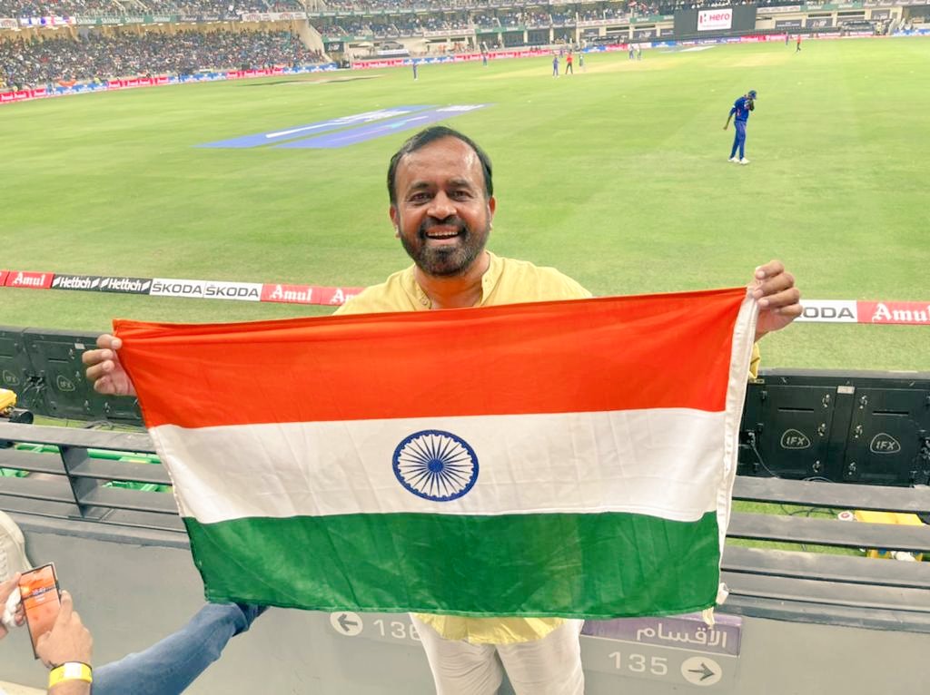 SanyamLodha66's tweet image. #दुबई में चल रहे इंडिया-पाकिस्तान मैच का लाइव आनन्द लेकर टीम इंडिया की हौसला अफ़जाई की।

#Dubai 
#AsiaCup2022 
#IndiaVsPakistan 
#Cricket 

@ashokgehlot51