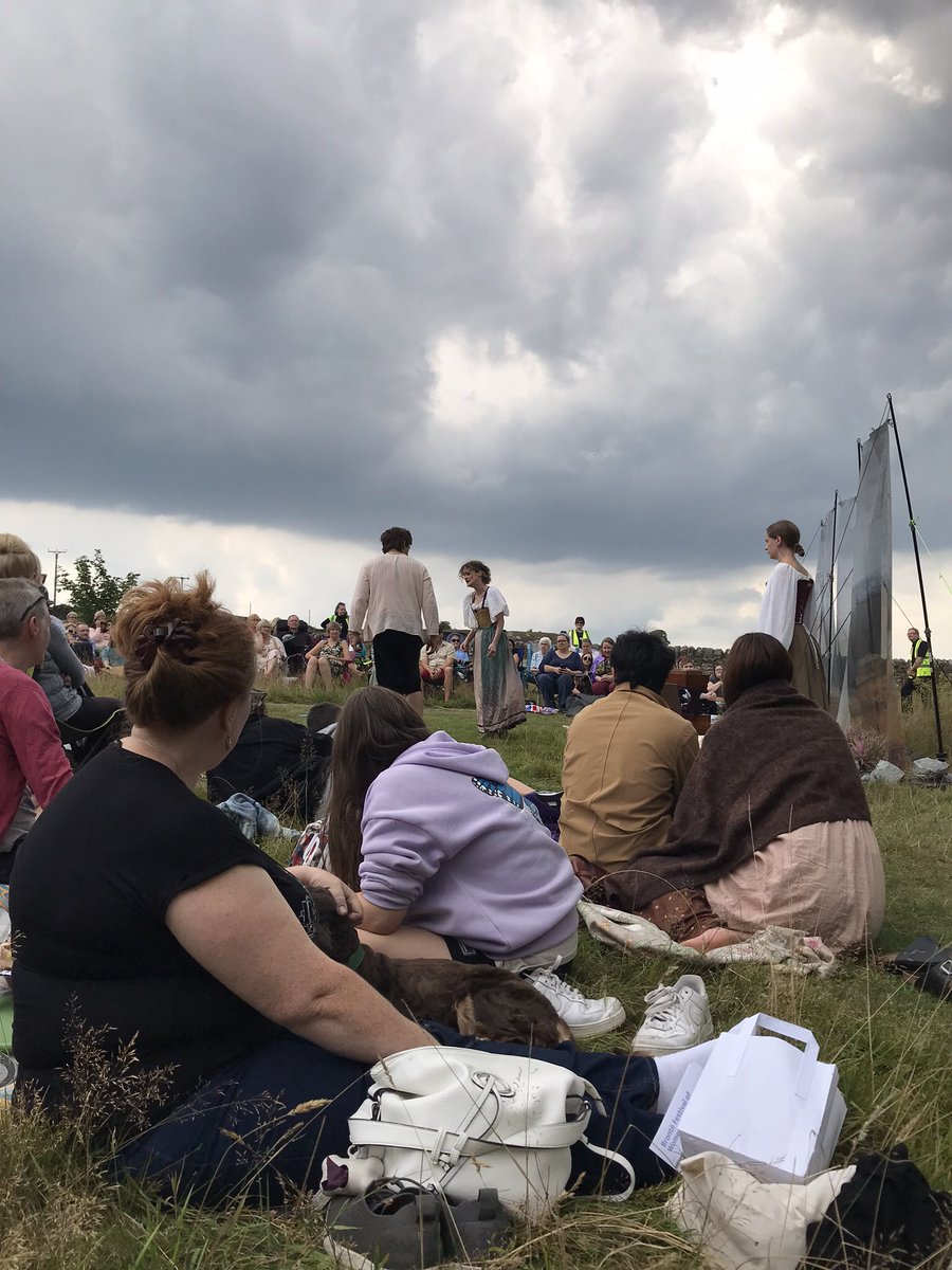 _poppyj's tweet photo. An appropriately brooding sky for yesterday’s performance of ‘Wuthering Heights’ at @BronteParsonage. So cool to see my favourite story told in the surroundings that inspired it! Thank you @SISATA1! ❤️ https://t.co/klnXew906t