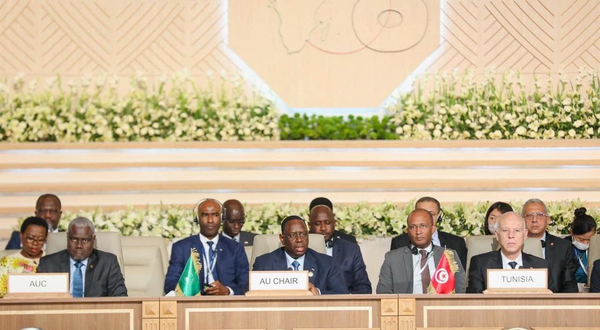 PR_Senegal's tweet photo. À l’issue de la #TICAD8, le Japon prévoit une enveloppe de 30 milliards de $ pour les 3 prochaines années. Appréciant l’annonce au nom de l’#UA, le Président @Macky_Sall insiste sur la prise en charge des priorités du continent et la mise en place d’un fond dédié aux Start-ups. https://t.co/eEkHW35AKn
