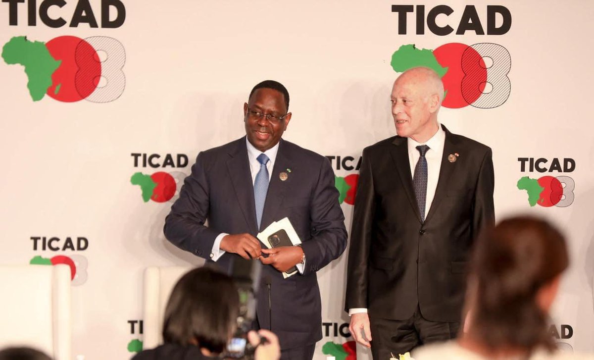 PR_Senegal's tweet photo. À l’issue de la #TICAD8, le Japon prévoit une enveloppe de 30 milliards de $ pour les 3 prochaines années. Appréciant l’annonce au nom de l’#UA, le Président @Macky_Sall insiste sur la prise en charge des priorités du continent et la mise en place d’un fond dédié aux Start-ups. https://t.co/eEkHW35AKn